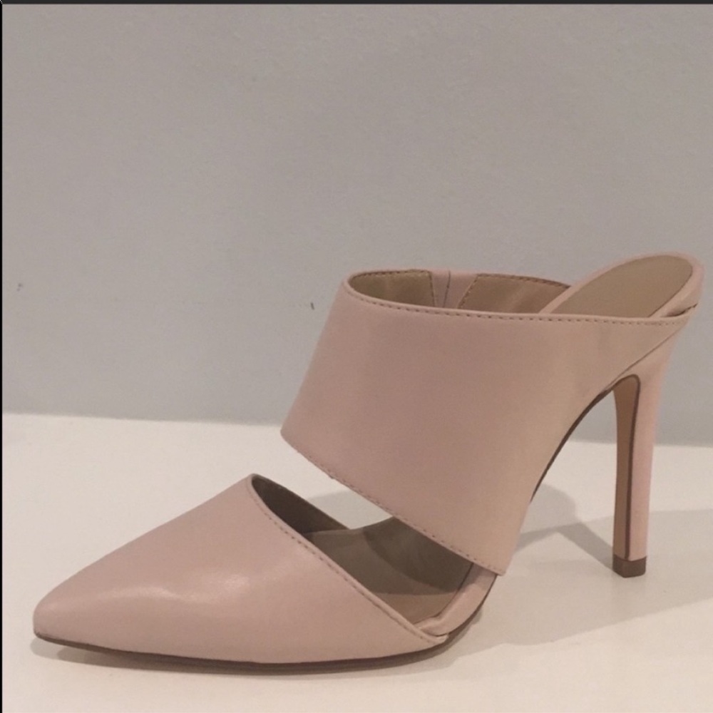 H by HALSTON Pale rose Scarlett  heels, size 5.5